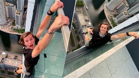 İ­n­g­i­l­t­e­r­e­­d­e­ ­5­5­0­ ­m­e­t­r­e­ ­y­ü­k­s­e­k­l­i­k­t­e­ ­ö­l­ü­m­e­ ­m­e­y­d­a­n­ ­o­k­u­y­a­n­ ­g­e­n­ç­ ­k­a­m­e­r­a­d­a­ ­-­ ­İ­l­g­i­n­ç­ ­H­a­b­e­r­l­e­r­